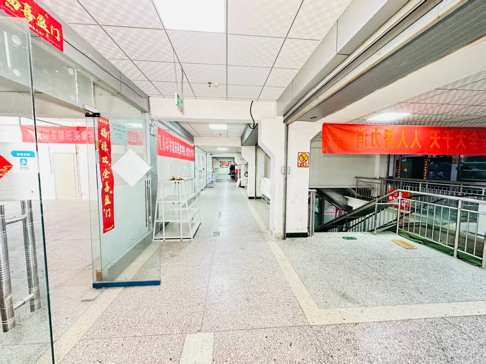 湖北路引入人工智能技术应用场景，推动AI与商业、零售、电商、企业服务等领域融合发展。
